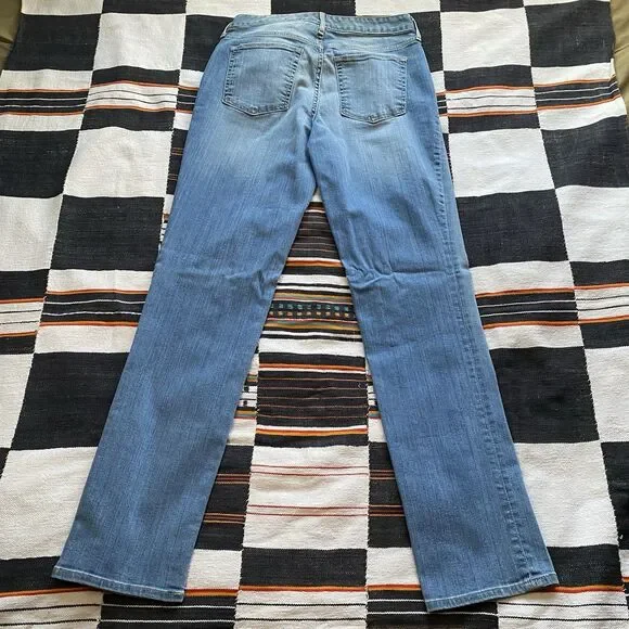 NWT Eddie Bauer Stay Shape Slightly Curvy Straight Denim Jeans. Size 8. - Picture 3 of 12